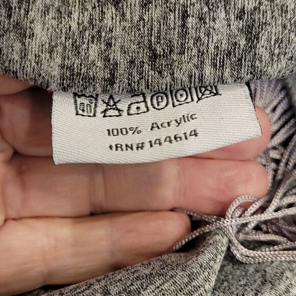 Mismad Style Gray Fringed Acrylic Cover Up - Picture 6 of 7